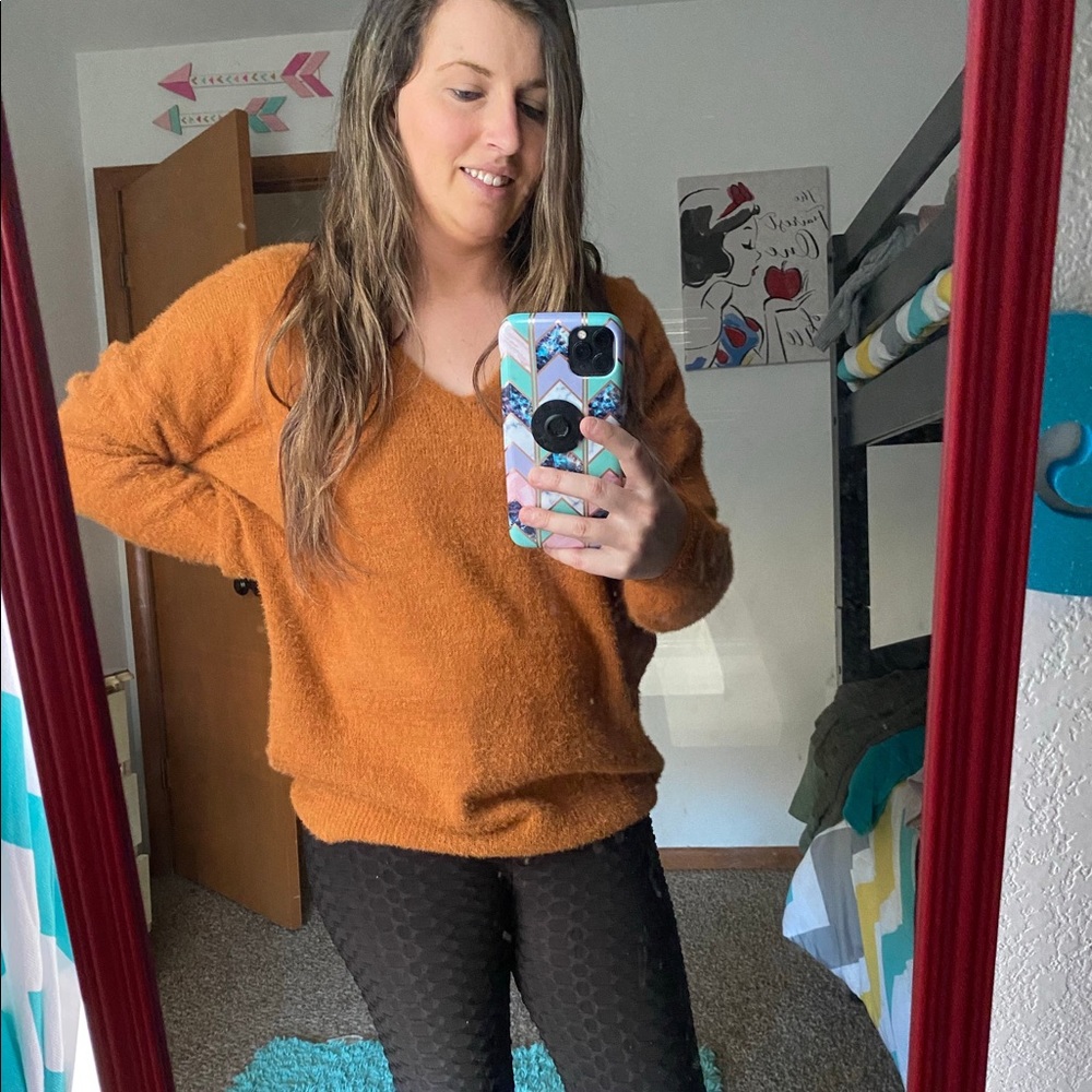 🧶✨ Rust V-Neck Sweater – Size Medium | NWOT ✨🧶